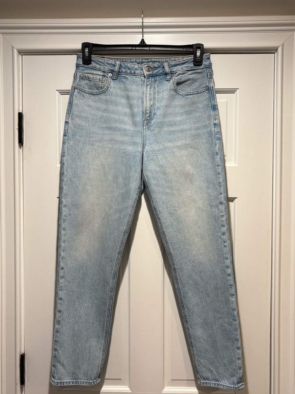 American Eagle  Size 8 MOM JEAN STRIGID  Light Blue Wash High-Rise Straight